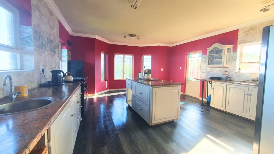 5 Bedroom Property for Sale in Herolds Bay Western Cape